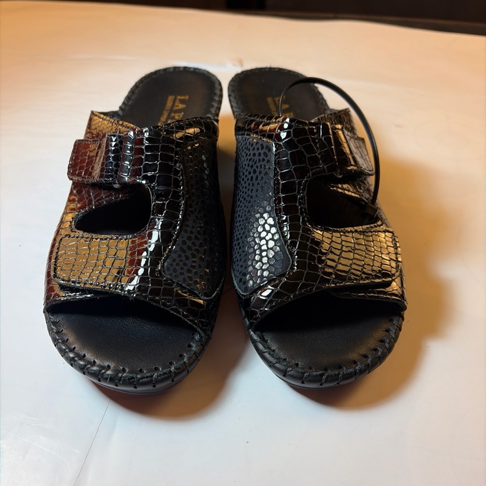 La Plume Women's Sheila Mid Heel Sandal Size 7